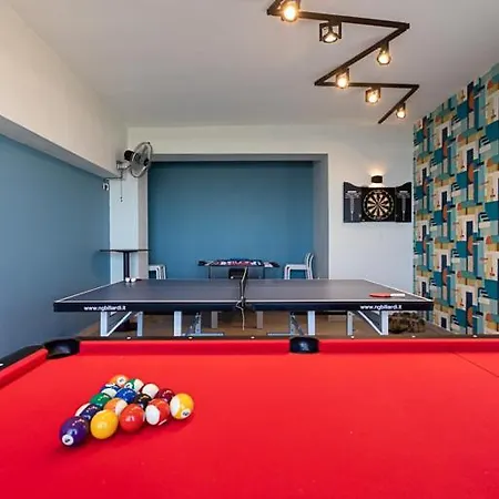 The Sea-bank Apartment *
