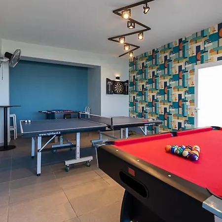 The Sea-bank Apartment *