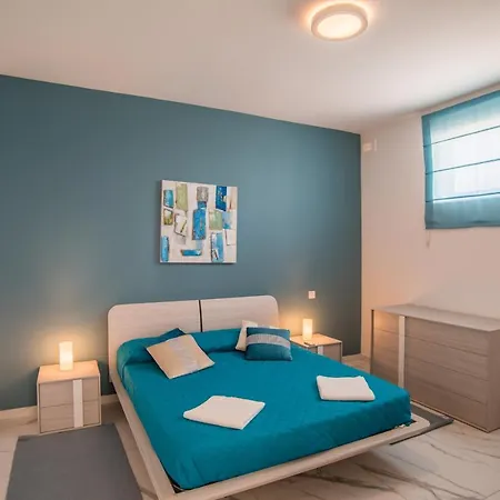 The Sea-bank Apartment