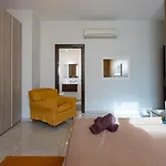 The Sea-bank Apartment *