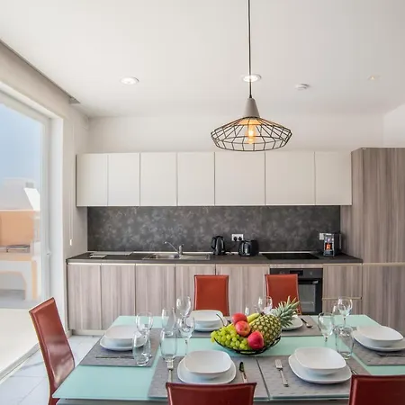 The Sea-bank * مارساسكالا